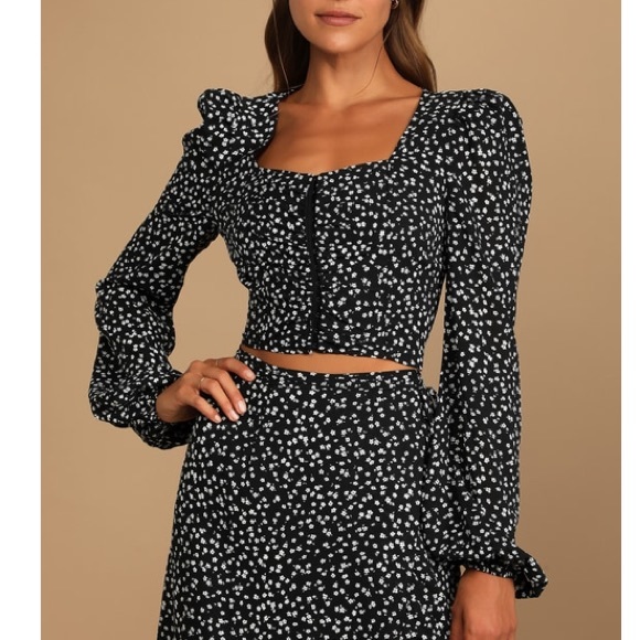 NWT Lulu’s Black & White Floral Printed Adjustable Corset Top with Puff Sleeves - Picture 1 of 10